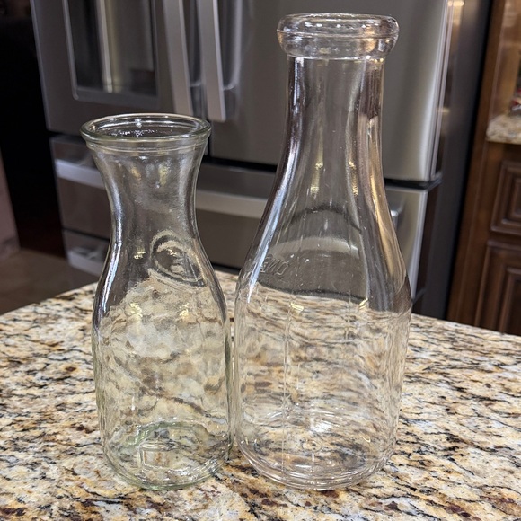 Set of 2 Vintage Clear Glass Milk Bottles - Picture 12 of 12